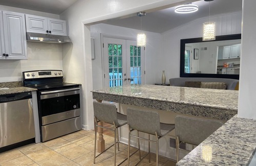 White Oak Casa | Entire 5 bedroom house near DC and Metro
