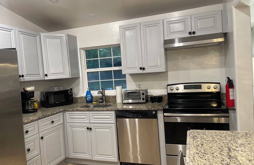 White Oak Casa | Entire 5 bedroom house near DC and Metro