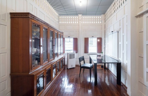 Bang Kho Laem Casa | Entire Antique Thai House Perfect For Group or Family up to 10 people