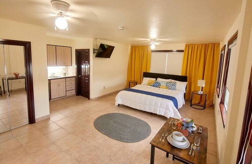 Georgetown Cama Y Desayuno | Entire Accommodation Suites - Republic Terrace Accommodations