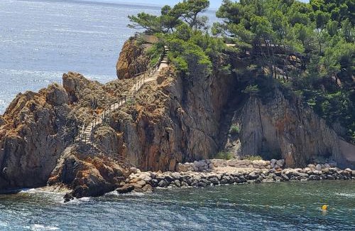 Ensues-la-Redonne Apartamento | Entire apartment 200 meters from the seaside Au BleuRivage
