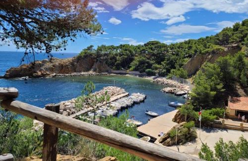 Ensues-la-Redonne Apartamento | Entire apartment 200 meters from the seaside Au BleuRivage