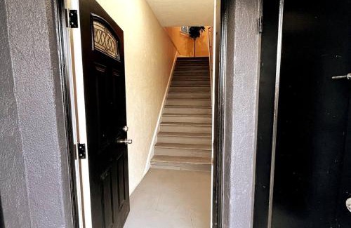 Hoover - Foster Apartamento | Entire apartment in Oakland