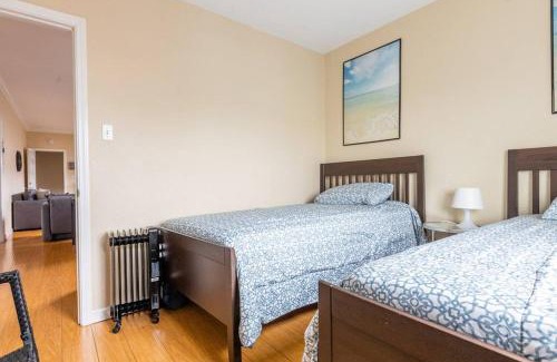 Hoover - Foster Apartamento | Entire apartment in Oakland