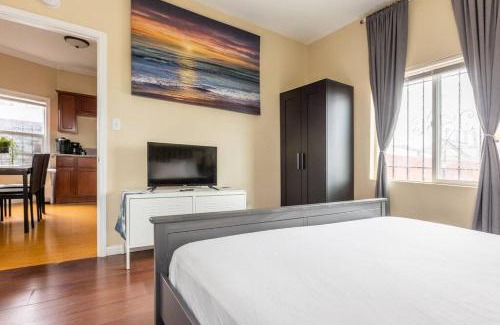 Hoover - Foster Apartamento | Entire apartment in Oakland