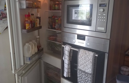 Longcroft Apartamento | Entire Apartment sleeps up to five available Ed' Festival 5 miles city centre