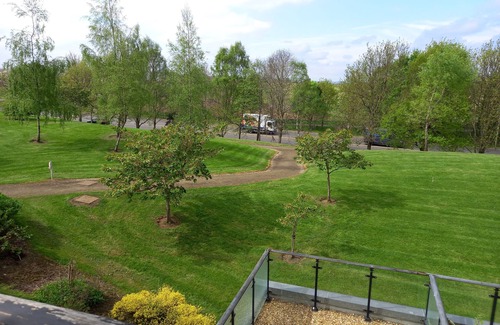 Longcroft Apartamento | Entire Apartment sleeps up to five available Ed' Festival 5 miles city centre