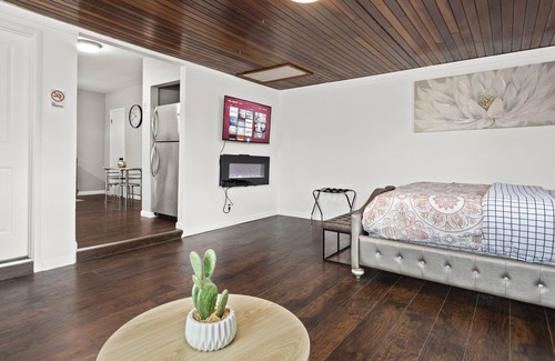 Lorain Apartamento | ENTIRE APPARTMENT WITH FREE PARKING