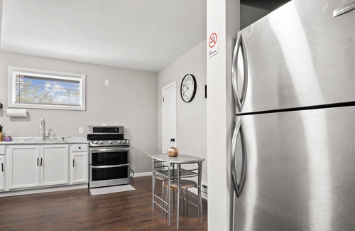 Lorain Apartamento | ENTIRE APPARTMENT WITH FREE PARKING