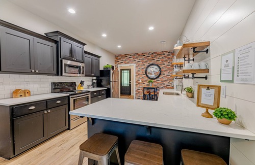 Bella Vista Casa | Single Unit Bungalow, 11 Trails Edge Ln