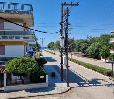 Paralia Dionysiou Apartamento | Entire Bedroom Apartment with big Balcony Perfect for Families Mishev