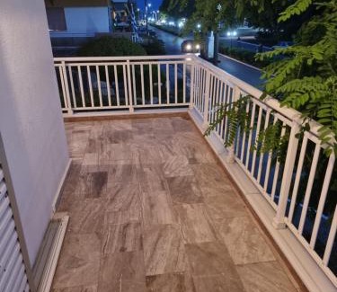 Paralia Dionysiou Apartamento | Entire Bedroom Apartment with big Balcony Perfect for Families Mishev