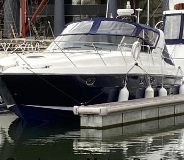 Tower Hill Alquiler De Eote | Entire Boat at St Katherine Docks 2 Available select using room options
