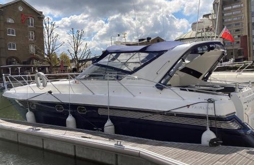 Tower Hill Alquiler De Eote | Entire Boat at St Katherine Docks 2 Available select using room options