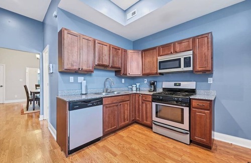 St. Louis Hotel | Entire building in The Grove, Perfect for Groups!