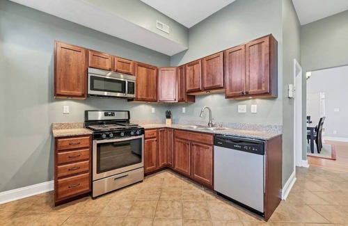 St. Louis Hotel | Entire building in The Grove, Perfect for Groups!