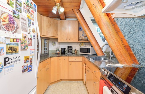 Sammamish Cabina | Entire Cabin/House, quite and private yet in town.