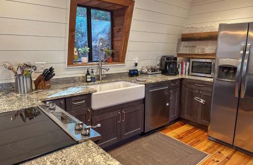 Highlands Casa | Entire cabin on Lake Sequoyah