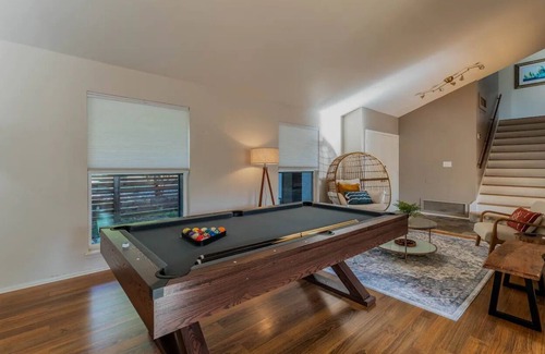 North Austin Civic Association Casa | Entire Central ATX Home - Sleeps 10 - W/D - NEW