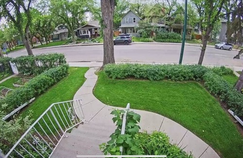 Saskatoon Downtown Casa | entire character home in city park