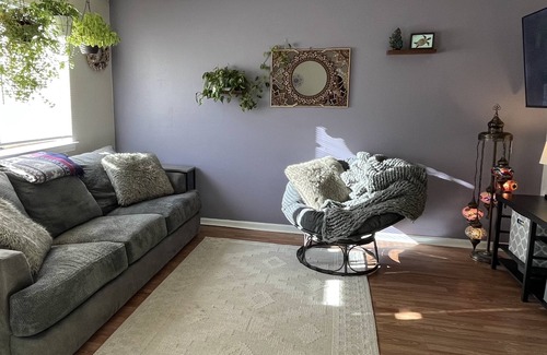 Bristol Condominio | Entire Condo in Bristol (plant house🪴!)