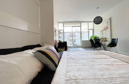 Mount Pleasant Apartamento | Entire condo in Mount Pleasant + Parking