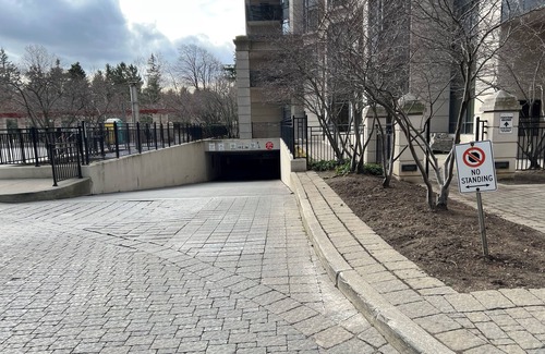 Willowdale Condominio | Entire Cozy Apartment with free underground parking, tunnel access and pool