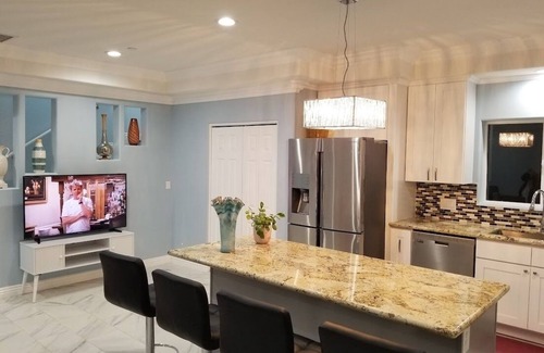 Midway City Casa | Entire Cozy Home with Enclosed Patio Near Disneyland