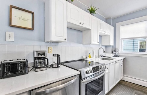 South Side Casa | Entire Cozy House near Moody St, Bentley, Brandeis