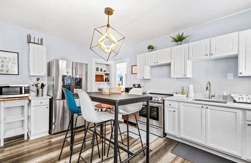 South Side Casa | Entire Cozy House near Moody St, Bentley, Brandeis