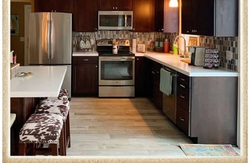 New Prague Cabaña | Entire COZY Lake Cottage! So charming GREAT Views!