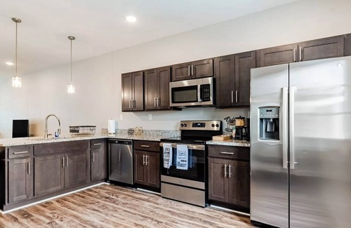 Clarksville Casa | Entire cozy modern 2 king-size beds townhome. Free WI-FI.