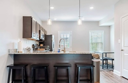 Clarksville Casa | Entire cozy modern 2 king-size beds townhome. Free WI-FI.