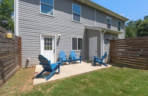 Taylors Casa | Entire Duplex 6 King Beds Near Greenville