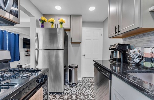 Brooklyn Apartamento | Entire Duplex|Great For Large Group|Spacious and Updated Design