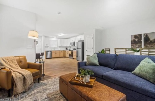 Taylors Casa | Entire duplex w/2 private decks, great for group