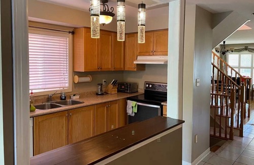 Burlington Casa | Entire End Townhouse Nearly Lake and Shopping Center with Large Deck and BBQ