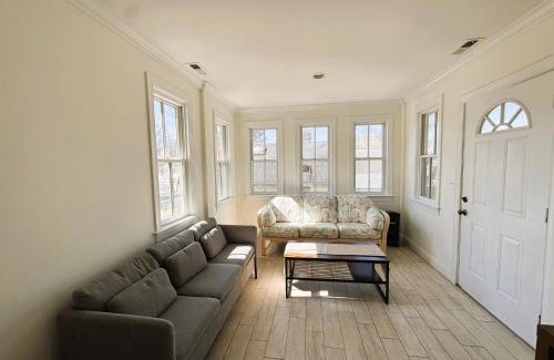 Rockville Apartamento | Entire Family-friendly 4 BR Cozy Unit , Metro walk