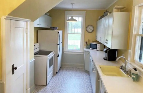 Winterset Otro | Entire farmhouse in the country