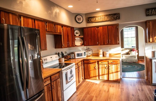 Dickerson Run Otro | Entire Farmhouse -Maple Bottom Farm Bed & Breakfast