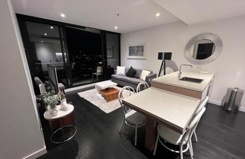 Fortitude Valley Apartamento | Entire flat w infinity pool and 5m walk to Fort Valley station