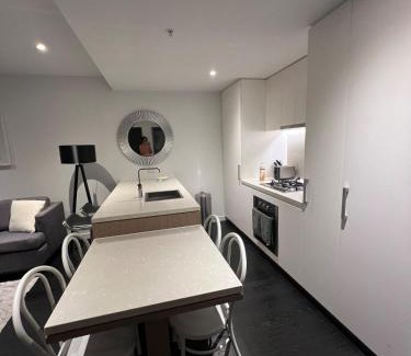 Fortitude Valley Apartamento | Entire flat w infinity pool and 5m walk to Fort Valley station