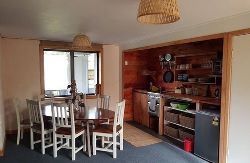 Raglan Casa | Entire floor 5 bedrs fire'sauna'icebath'breathwork