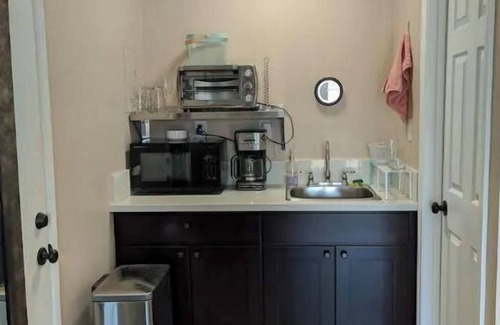 Lancaster Casa | Entire Guest-home 1 Bedroom & Bath & Kitchenette