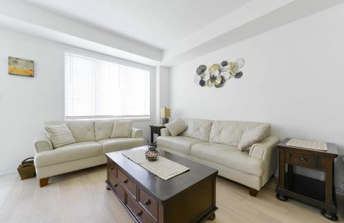 Thorold Casa | Entire Home 15 Mins From Falls perfect for 8 to 10 guests
