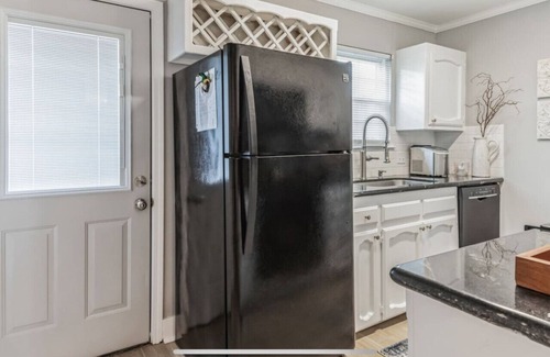 Baton Rouge Condominio | Elegant condo 2 bedroom 2 en-suites. Keurig, snacks, Jefferson Hwy. LSU 10 min
