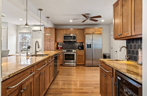 Wall Casa | Entire Home, 2 Blocks to Beach, Lots of amenities, beach badges & EV charger.