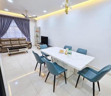 Daerah Kulai Casa | Entire Home at Indahpura, Kulai