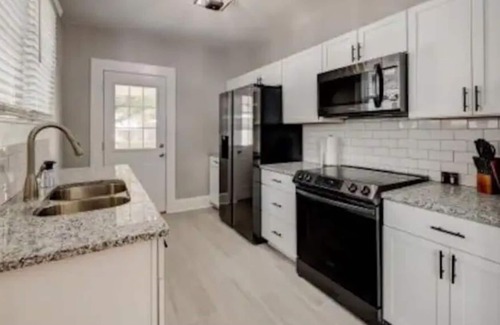 Owensboro Casa | Entire home Beautiful remodeled bluegrass bungalow