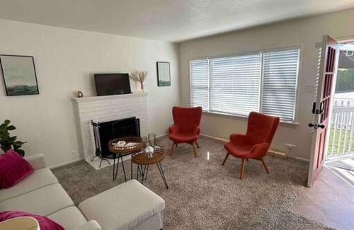 East Side Costa Mesa Casa | Entire Home by Newport Beach, Disneyland and SNA!